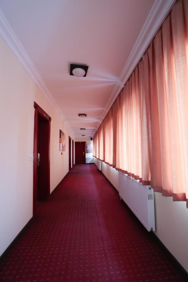 Hotel Lybeten Ferizaj Ngoại thất bức ảnh