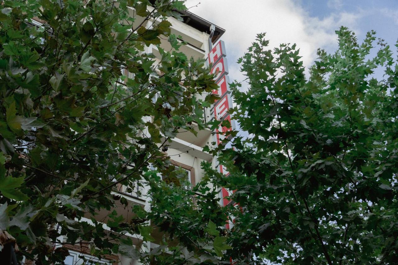 Hotel Lybeten Ferizaj Ngoại thất bức ảnh